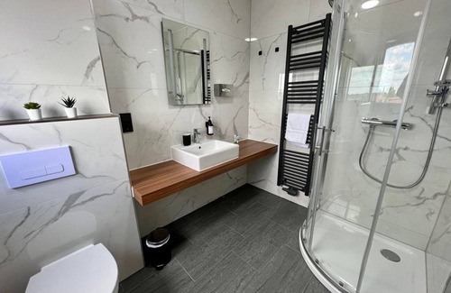 Weiskirchen Apartment | Triple room - JUNIPRO Hotel Schinderhannes