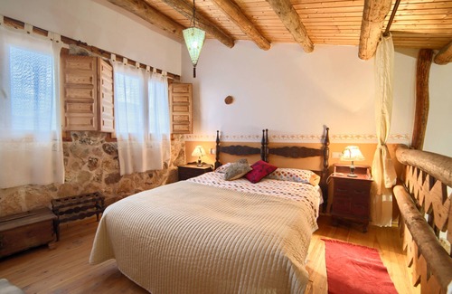 Ejulve House | Triple room-Private Bathroom-Mountain view-Verde