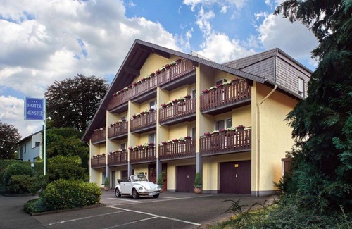 Emmelshausen House | Triple room, shower, toilet, 1 bedroom - Münster