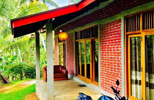 Mallawapitiya Villa | Triple room with balcony - The Hideaway Kurunegala Sri Lankan