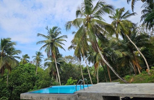 Mallawapitiya Villa | Triple room with balcony - The Hideaway Kurunegala Sri Lankan