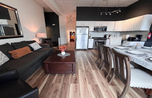 Union City Apartment | Triple See NY Now - Sleeps 41 -15 Mins to NYC