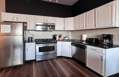 Union City Apartment | Triple See NY Now - Sleeps 41 -15 Mins to NYC