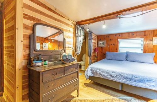 Medicine Park Cabin | Triple Z Lodge Large Cabin with Space for Your Whole Crew