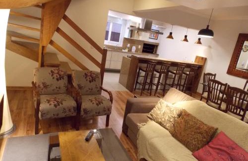 Centro House | Triplex 3 suítes em Canela