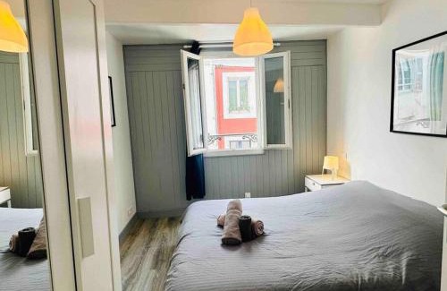 Le Palais Apartment | Triplex au cœur de Le Palais avec Wifi, près de la plage - FR-1-418-261