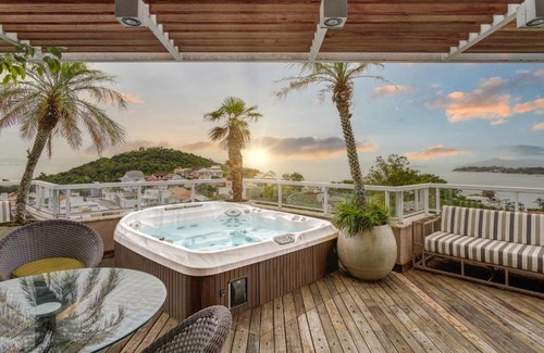 Joao Paulo Apartment | Triplex com jacuzzi na melhor vista de Floripa!