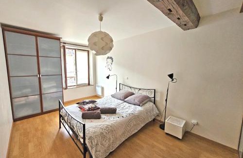 Moret-sur-Loing Apartment | Triplex Sisley - Maison Atypique avec Cour Extérieure
