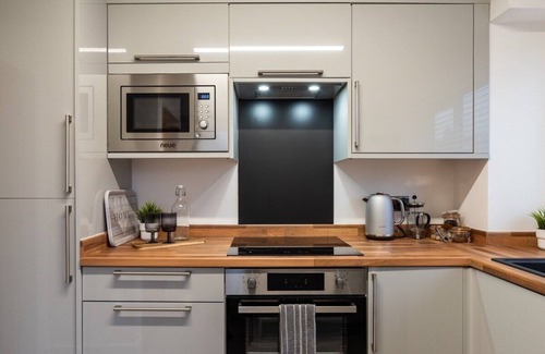 Measham House | Triumph House - Suitable for Contractors and Professional Personal