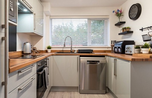 Measham House | Triumph House - Suitable for Contractors and Professional Personal