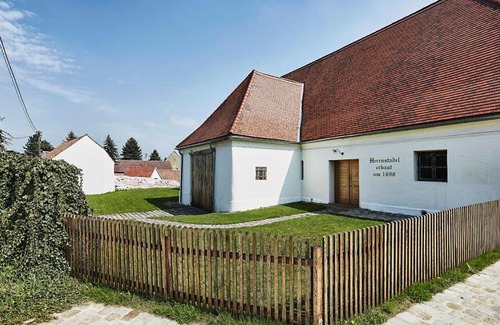 Drasenhofen House | Troadkostn