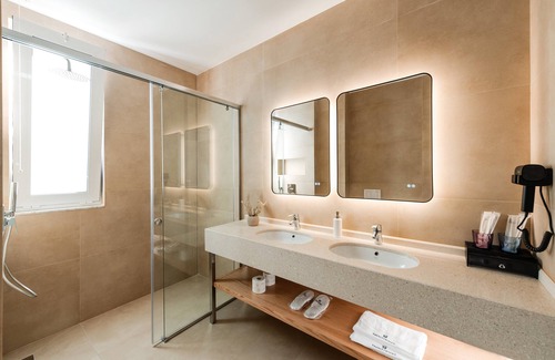 Kamez Hotel | Troci Hotel
