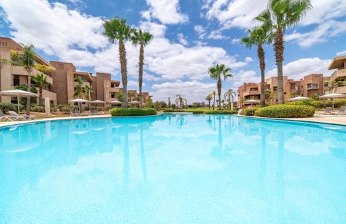 Menara Apartment | Trois Chambres et Jardin Privé à Prestigia
