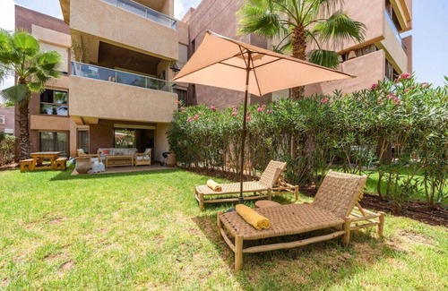 Menara Apartment | Trois Chambres et Jardin Privé à Prestigia