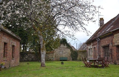 Cernoy House | Trois Etots