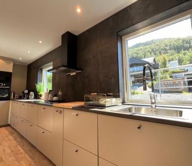 Tromsdalen Apartment | Tromsø Arctic Villa with free parking