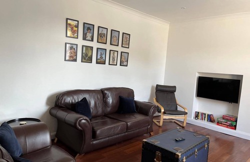Troon Apartment | Troon town centre apartment. Great for golf, beach, coastal walks and much more.