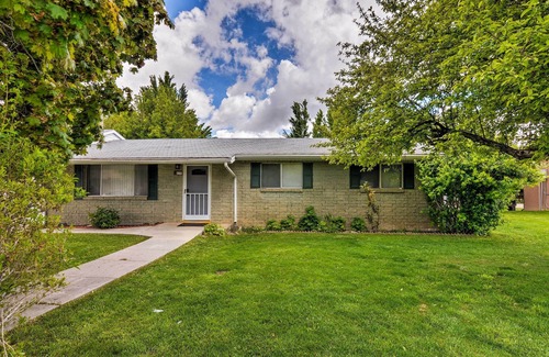 Tropic Cottage | Tropic Getaway Near Bryce Canyon National Park!