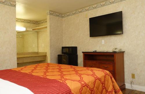 Garden Grove Hotel | Tropic Lodge