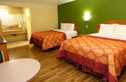Garden Grove Hotel | Tropic Lodge