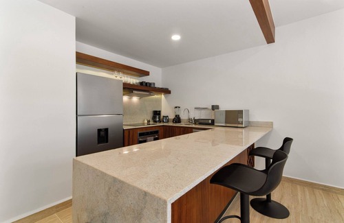 Playa Paraiso Apartment | Tropical 2 Bedroom | Private Balcony & Rooftop | Casago