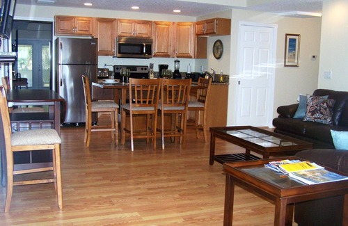 Sarasota House | TROPICAL 2 BEDROOM "TREE HOUSE" UNIT "B" ON EQUINE RANCH