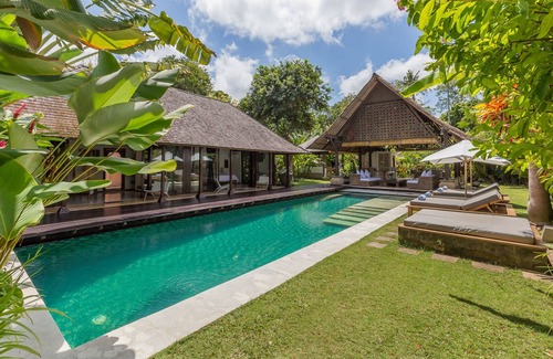 Batubelig Villa | Tropical 3 bedrooms villa, 650m from beach, 1200m2 garden