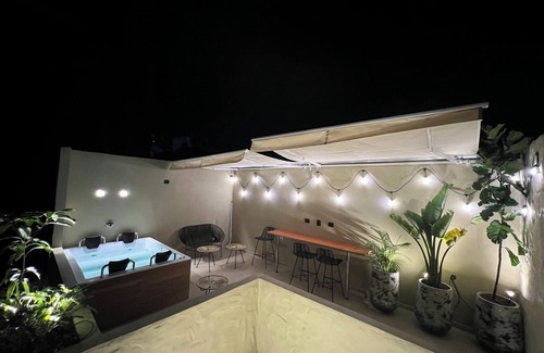 Lalinde House | Tropical 4BR Home A/C - El Poblado - Terrace & Jacuzzi