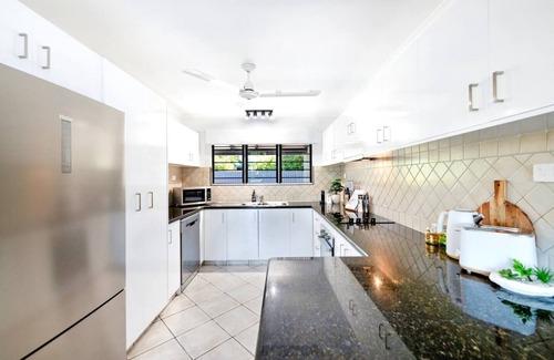 Fannie Bay House | Tropical Allure A Tranquil Fannie Bay Oasis
