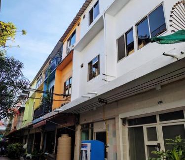 Thung Maha Mek Apartment | Tropical Apartments 8 Explore Bangkok MRT Lumpini