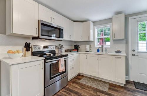 Fernandina Beach House | Tropical Beach Bungalow Down - Backyard - Grill - Across Street from Beach