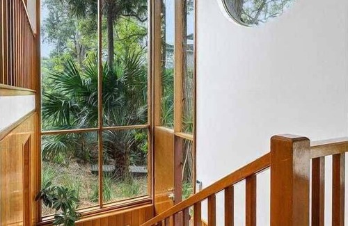 Stanwell Park House | Tropical Beach Escape - 3 min Walk to Surf Beach and Cafes