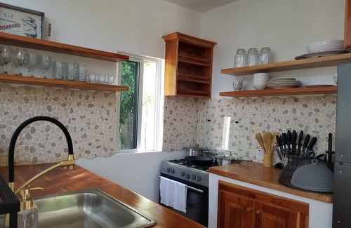 Treasure Beach Cottage | Tropical Beach Loft w/King Bed + Sea/Mountain Views!