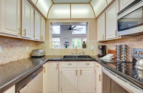 Lake Magdalene House | Tropical Bliss: Vacation and Business travel Oasis