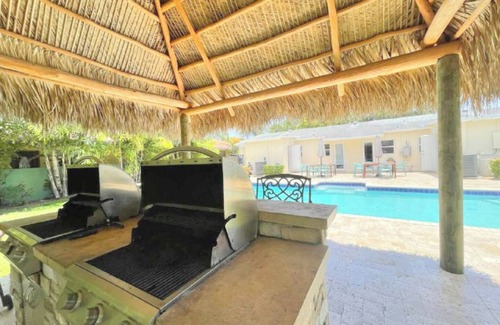 Royal Poinciana House | Tropical Breeze 12 Guests-Heated Pool-Golf-Beach
