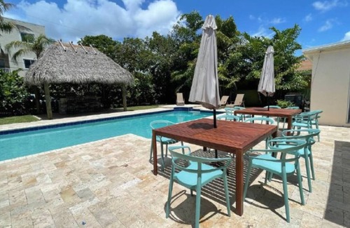 Royal Poinciana House | Tropical Breeze S 6 Guests-Heated Pool-Golf-Beach