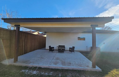 Cedar Crest House | Tropical Bungalow BishopArts-4bdrm