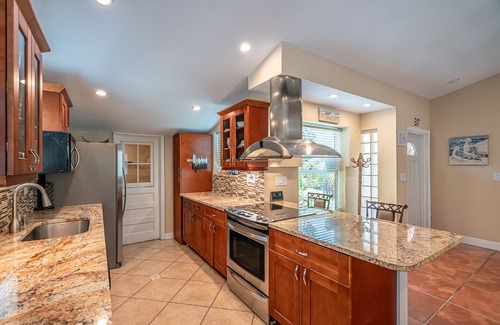 Downtown Hollywood House | Tropical Cabana 2/2 - 4 Guests - Heated Pool