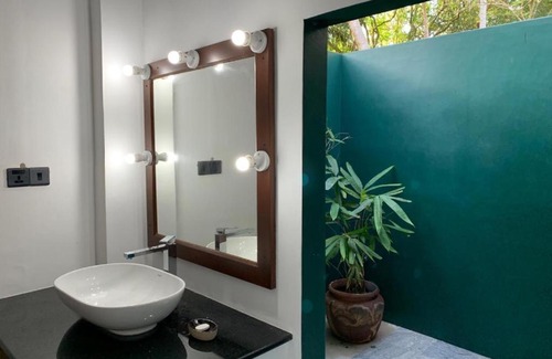 Mahawewa House | Tropical colonial retreat minutes from the beach