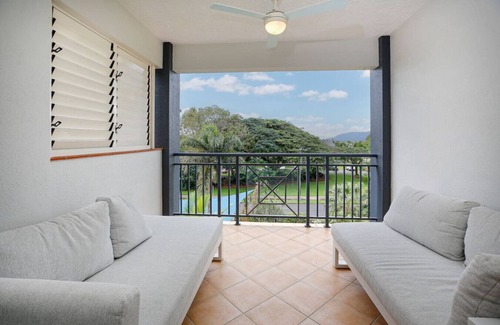 Cairns North Apartment | Tropical Comfort: Pool & Stunning Esplanade