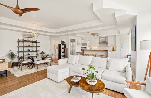 Kaiulani House | Tropical Elegance: Tropical Elegance, Acacia Bar, Jetted Tub & Majestic Views