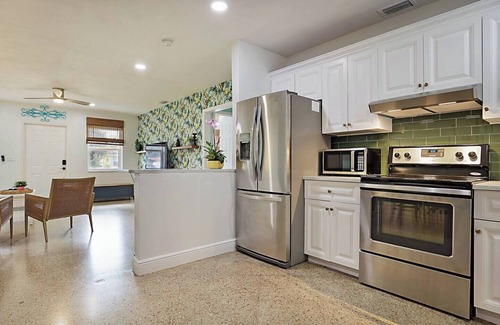 Boynton Beach House | Tropical Escape near Beach! Tons of parking!