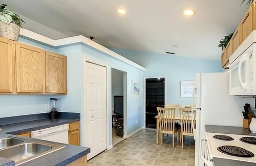 Florida Pines House | Tropical Family Retreat with Gameroom Florida Pines, Davenport 4BR 2BA by RedAwning