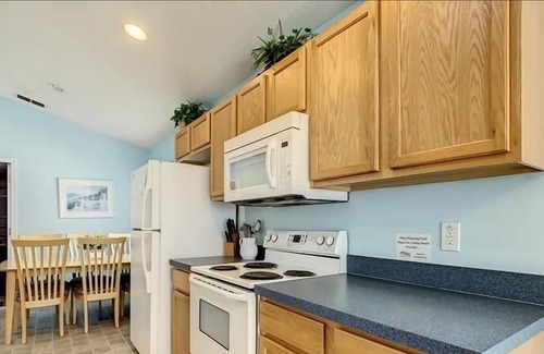 Florida Pines House | Tropical Family Retreat with Gameroom Florida Pines, Davenport 4BR 2BA by RedAwning