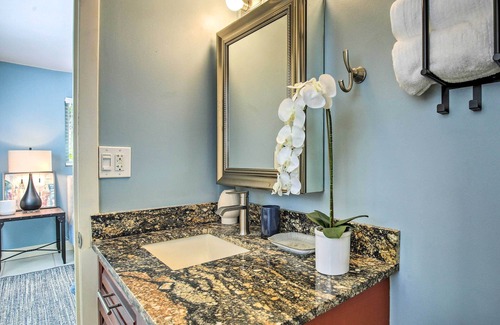 Middle River Terrace House | Tropical Fort Lauderdale Home: 3 Mi to Beach!