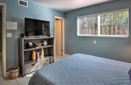 Middle River Terrace House | Tropical Fort Lauderdale Home: 3 Mi to Beach!