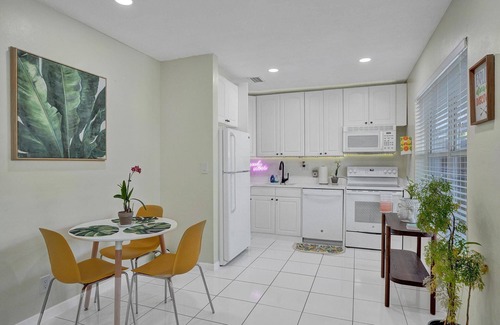 Wilton Manors Apartment | Tropical Garden Apartment in Wilton Manors