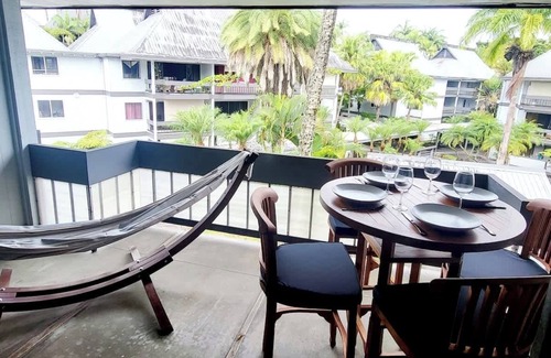 Hilo Apartment | Tropical Garden Condo with Pool, Kitchen, and A/C!