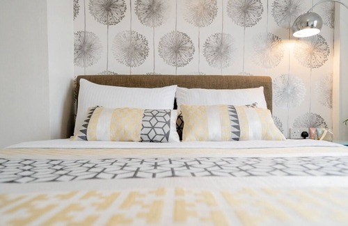 Stonnall House | Tropical Garden Oasis