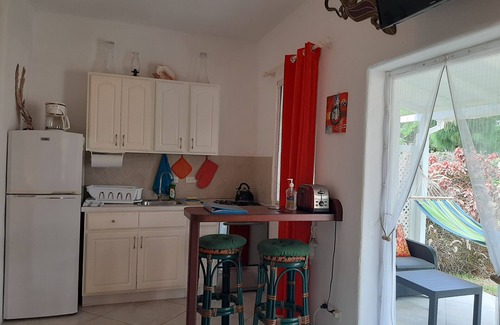 Silver Sands Apartment | Tropical Gecko Studio - Only 80 meters from the Ocean!
